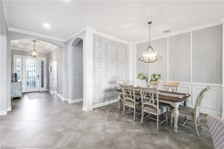 9402  Terresina  DR, Naples, FL 34119
