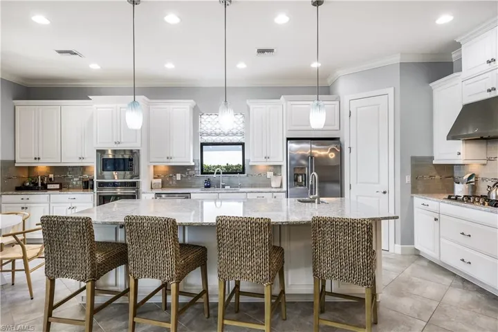 9402  Terresina  DR, Naples, FL 34119