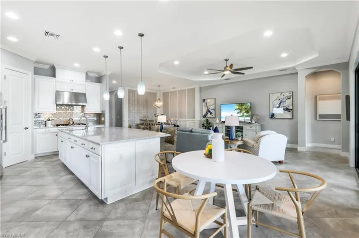 9402  Terresina  DR, Naples, FL 34119