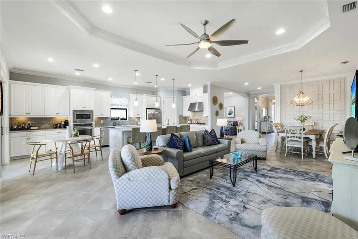9402  Terresina  DR, Naples, FL 34119