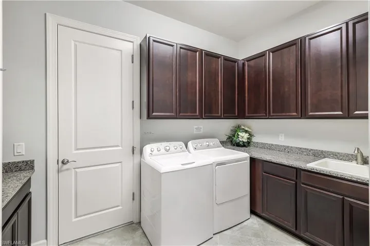 9402  Terresina  DR, Naples, FL 34119
