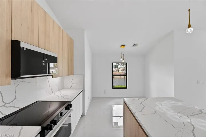 1517 17th St, Cape Coral, Florida 33993