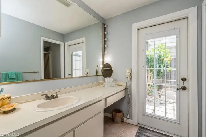 Owners bathroom