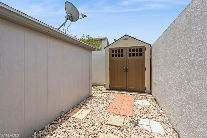 Garden area with storage shed