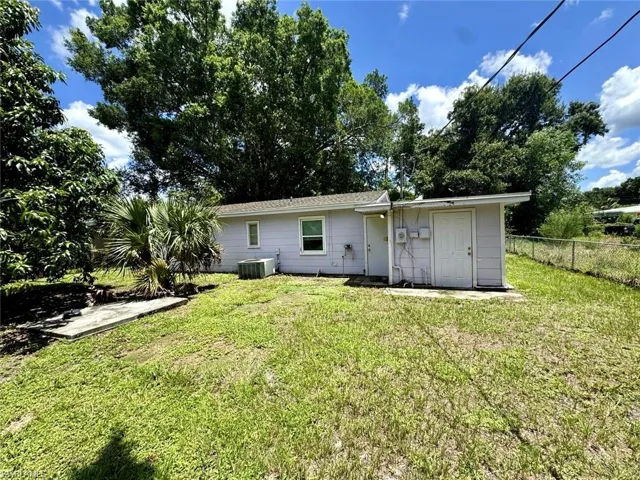 346 Muskegon Ave, Fort Myers, Florida 33905