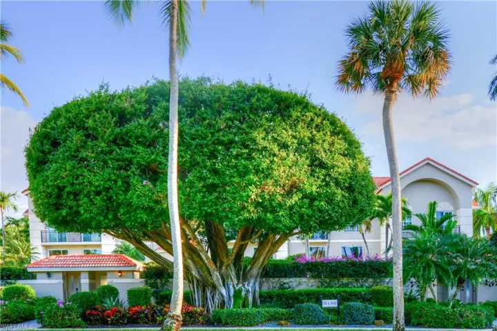 430  10th S AVE, Naples, FL 34102