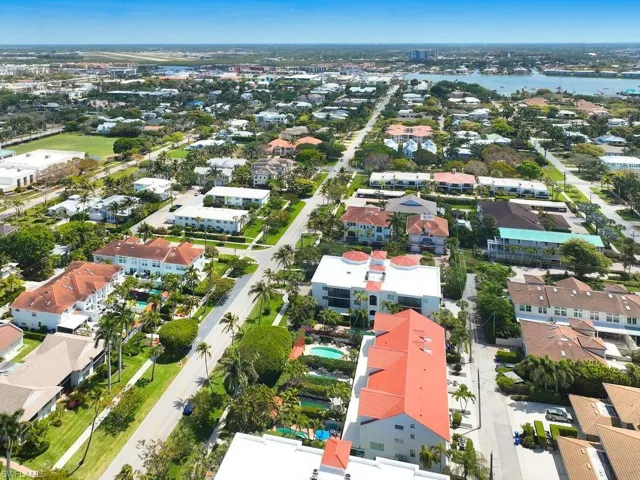 430  10th S AVE, Naples, FL 34102