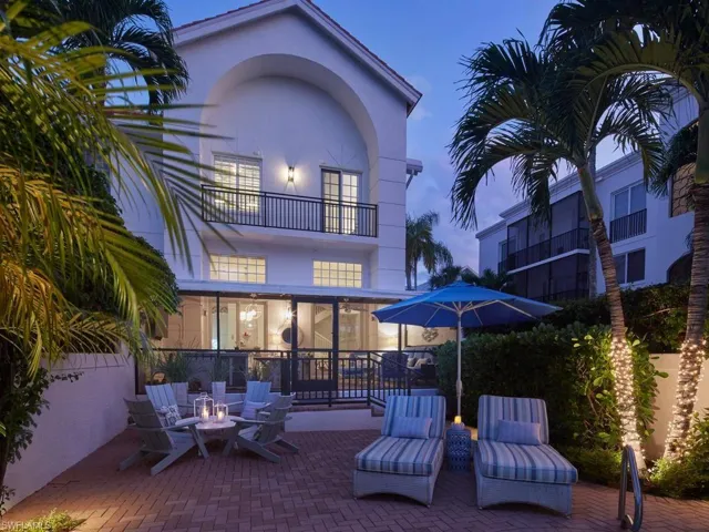 430  10th S AVE, Naples, FL 34102