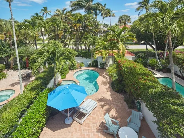 430  10th S AVE, Naples, FL 34102