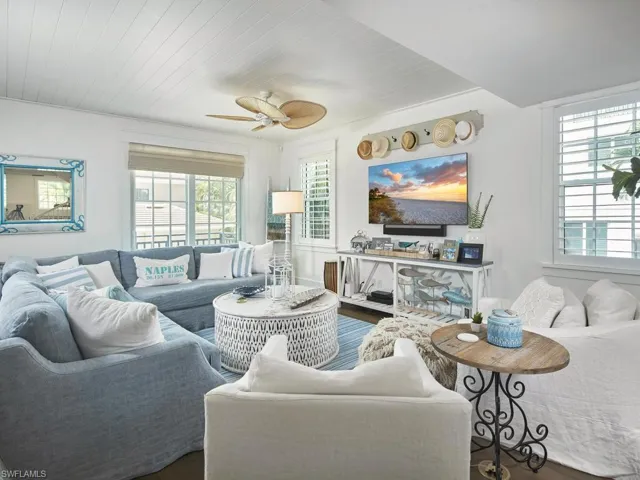 430  10th S AVE, Naples, FL 34102