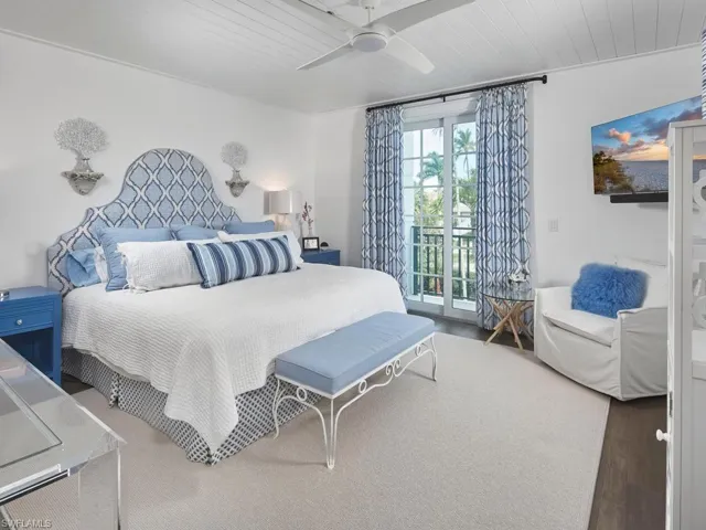 430  10th S AVE, Naples, FL 34102
