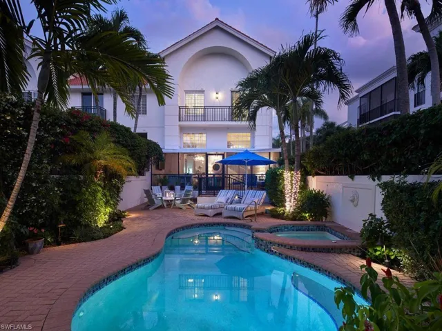 430  10th S AVE, Naples, FL 34102
