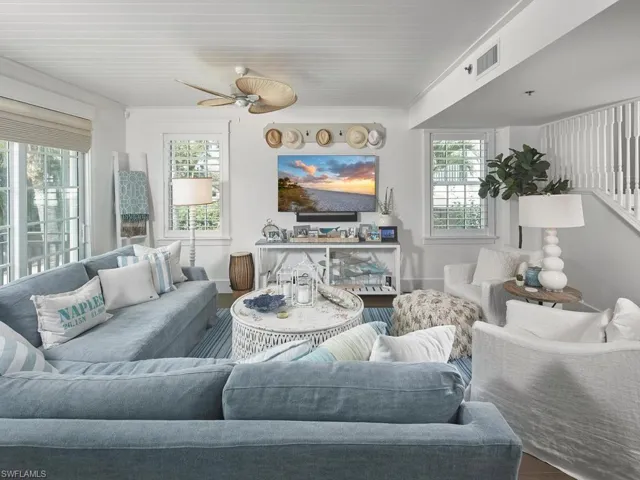 430  10th S AVE, Naples, FL 34102