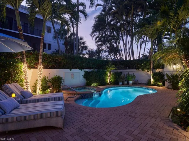 430  10th S AVE, Naples, FL 34102