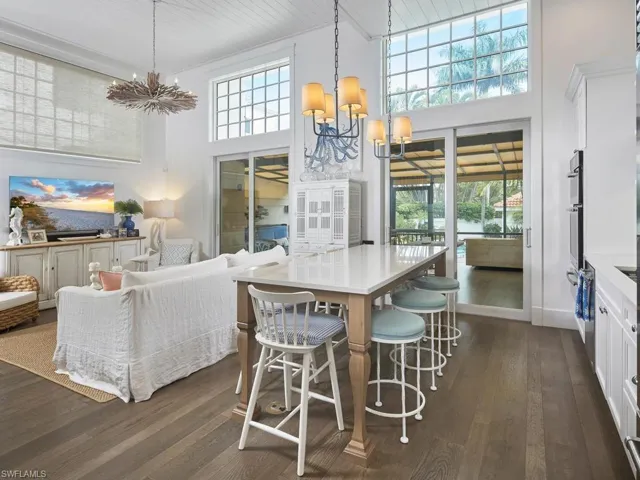 430  10th S AVE, Naples, FL 34102