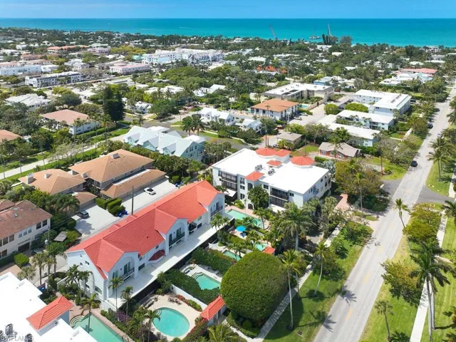 430  10th S AVE, Naples, FL 34102