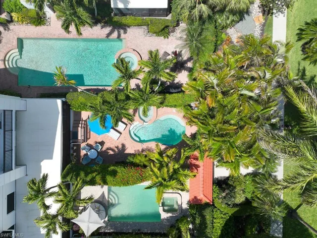 430  10th S AVE, Naples, FL 34102