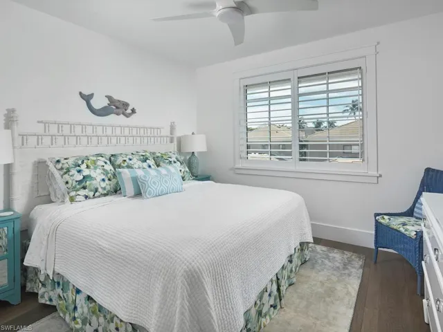 430  10th S AVE, Naples, FL 34102
