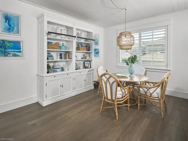 430  10th S AVE, Naples, FL 34102