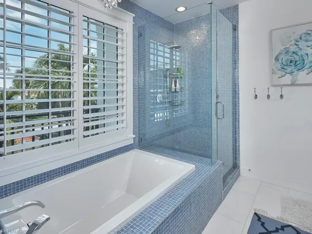 430  10th S AVE, Naples, FL 34102