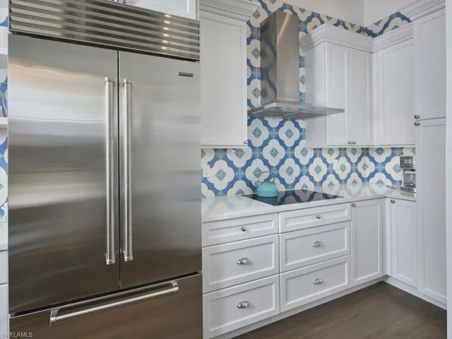 430  10th S AVE, Naples, FL 34102