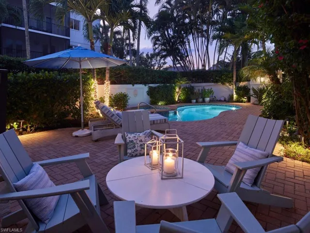 430  10th S AVE, Naples, FL 34102