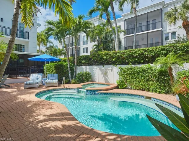 430  10th S AVE, Naples, FL 34102