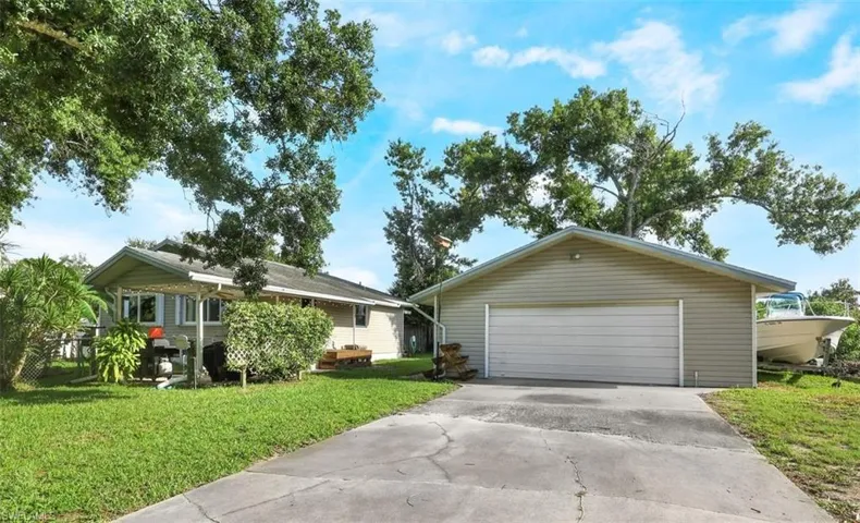 562  Clark  ST, North Fort Myers, FL 33903