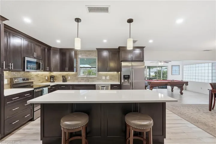 2045 Se 28th St, Cape Coral, Florida 33904