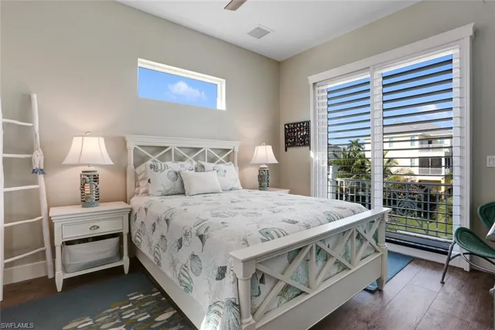 Main-level guest bedroom with en-suite bathroom