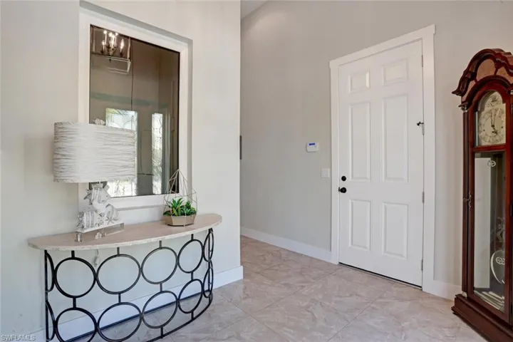 Third-level foyer