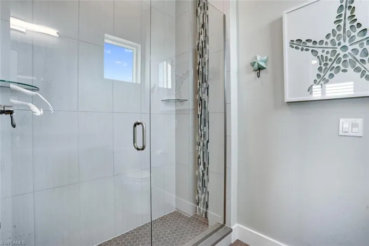 Main-level guest shower
