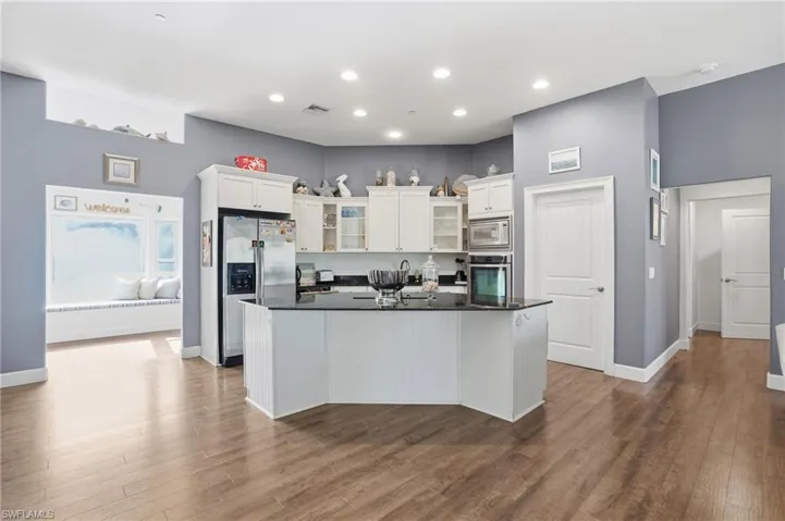 Entertainer's kitchen with an eat-in island