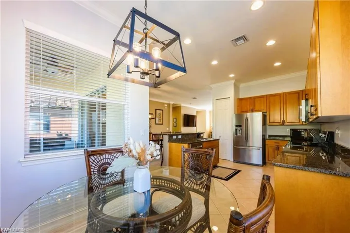 eat in area of kitchen