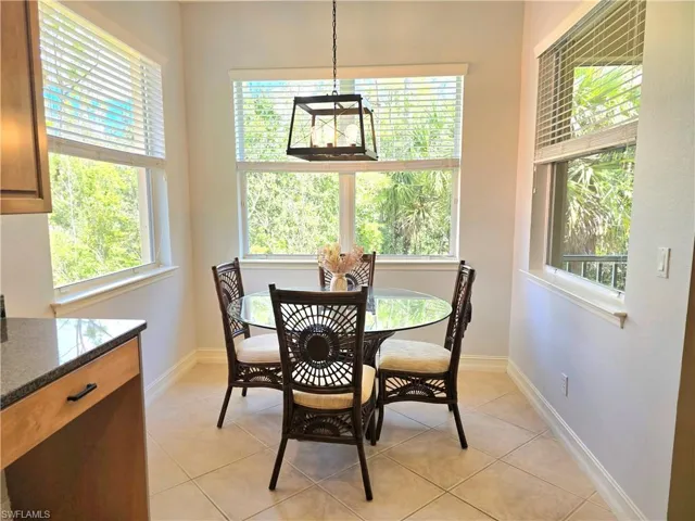 eat in area of kitchen