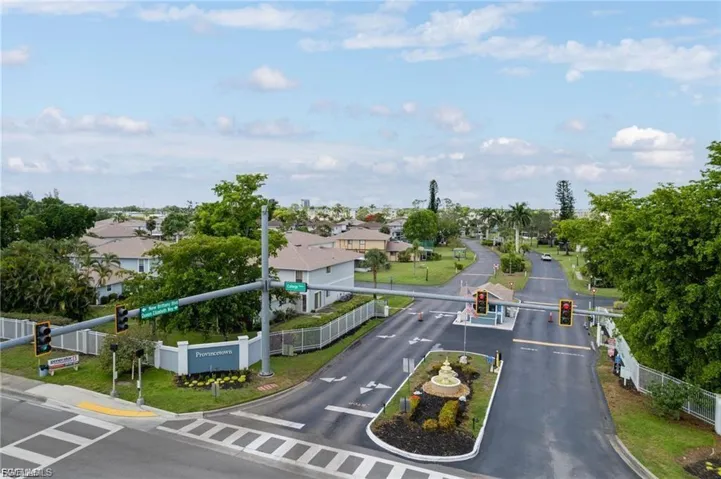 Easy Access – Community entrance located at a traffic light for convenient entry and exit.Security – Gated community with guard service