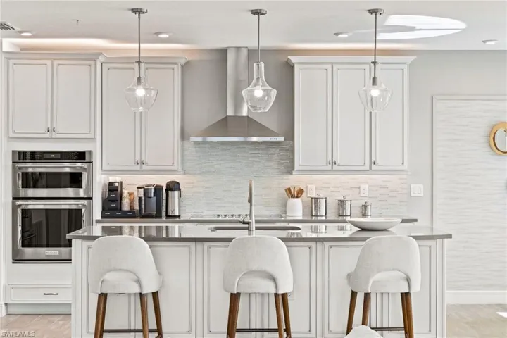 Model Breakfast Bar