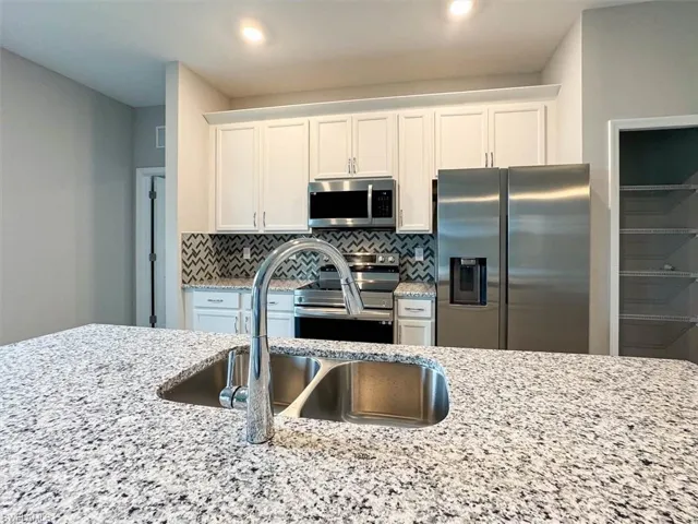 512 Nw 25th Ave, Cape Coral, Florida 33993