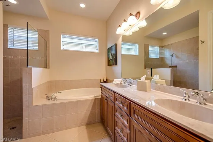6101 Dogleg Dr, Naples, Florida 34113