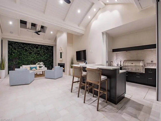 636 13th Ave S, Naples, Florida 34102
