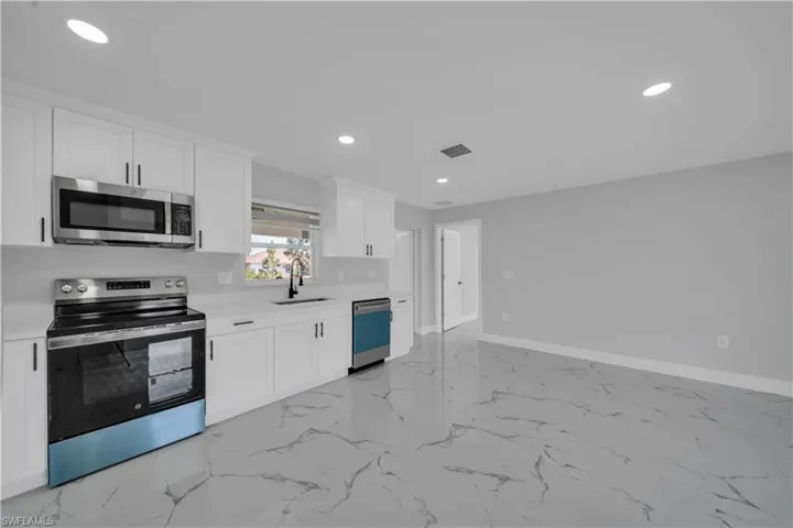 3212  41st W ST, Lehigh Acres, FL 33971