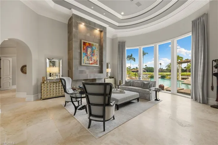 Living Room w/beautiful outdoor scenery.