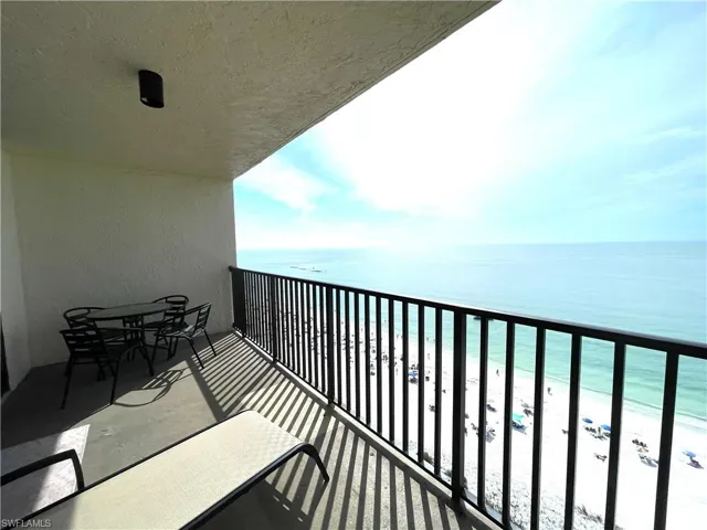Lanai with outdoor dining space