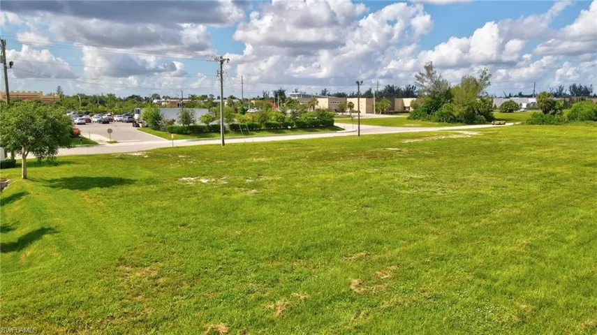 Surrounding community with a yard