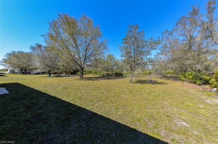 2518  69th W ST, Lehigh Acres, FL 33971