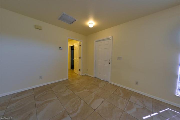 2518  69th W ST, Lehigh Acres, FL 33971