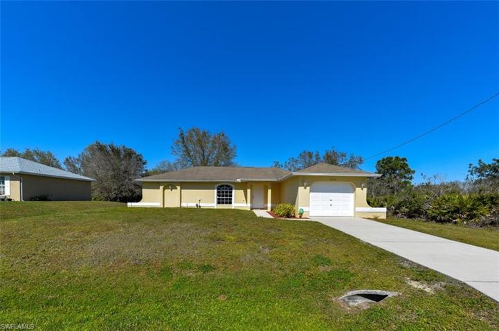 2518  69th W ST, Lehigh Acres, FL 33971