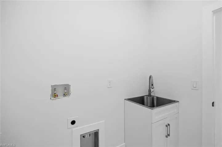 Washroom featuring washer hookup and electric dryer hookup