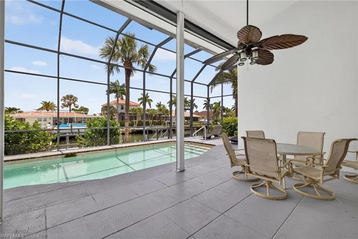 Large covered lanai/outdoor living area
