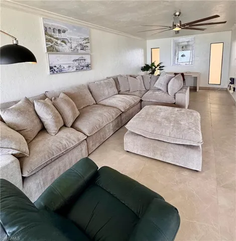 10475 Gulf Shore Dr 122, Naples, Florida 34108